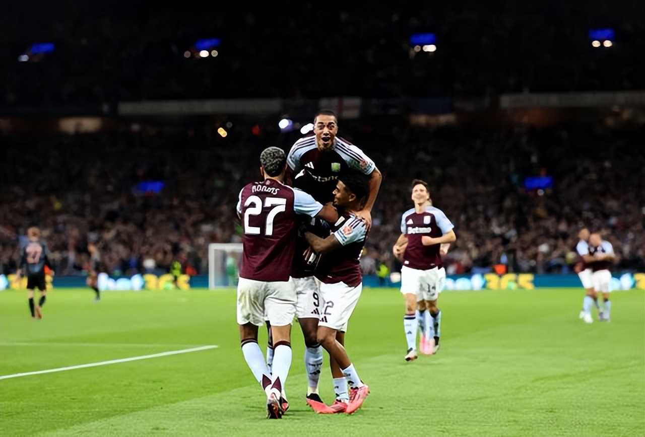 包含德甲持续火热，精彩瞬间频繁刷新纪录的词条