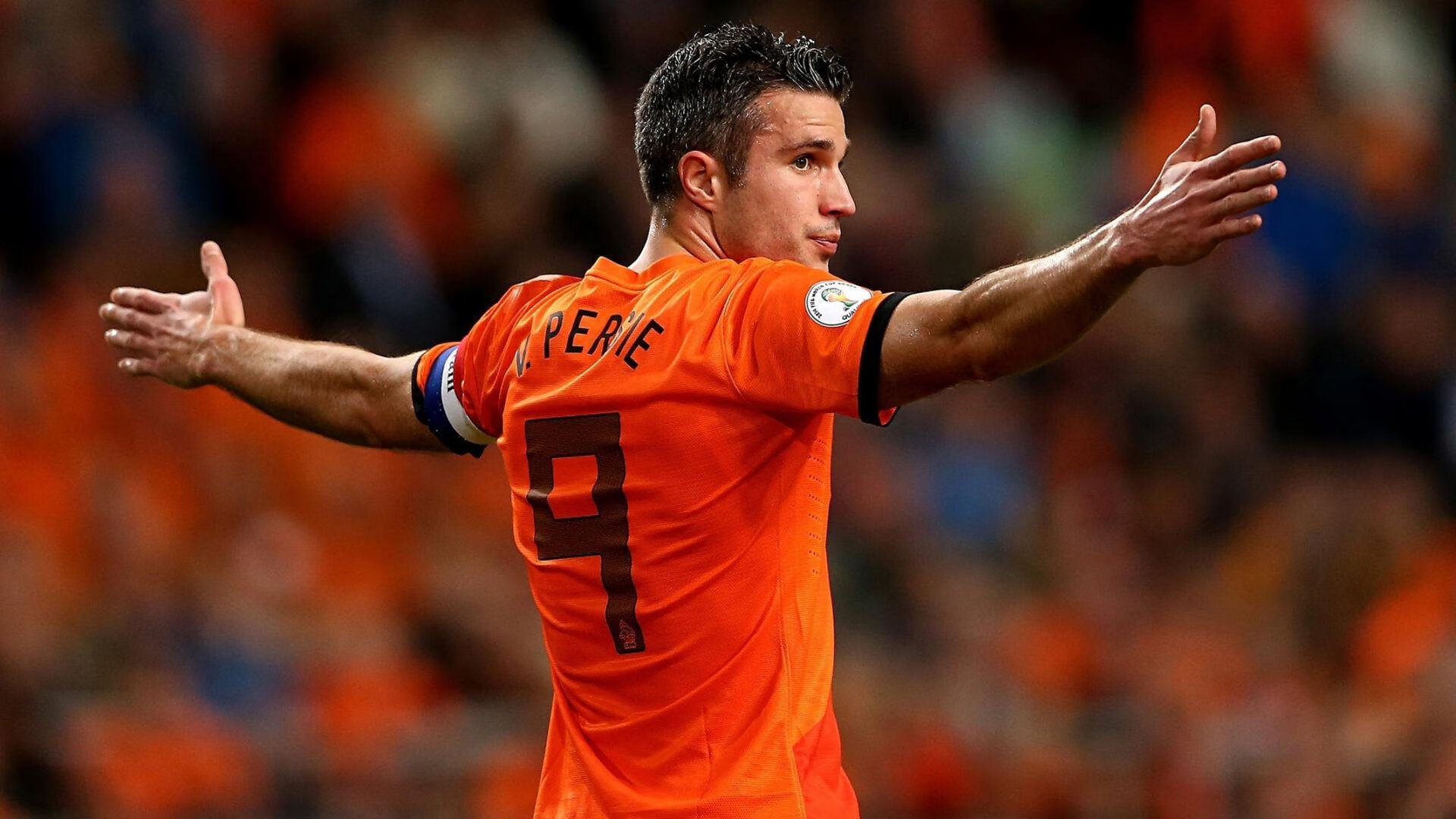 球队是否根据球员惯用脚调整组织发起方向,持球队员